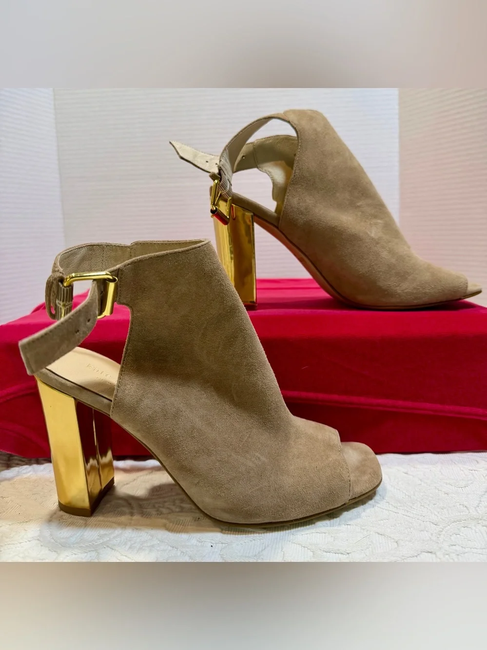 Kate Spade New York Beige Suede Open Toe Gold Block Heel Slingback Sandals 8M